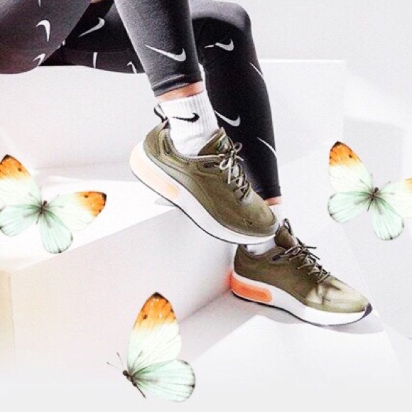 💚 WMNS AIR MAX DIA SNKRS OLIVE Nike (7) - Picture 3 of 12